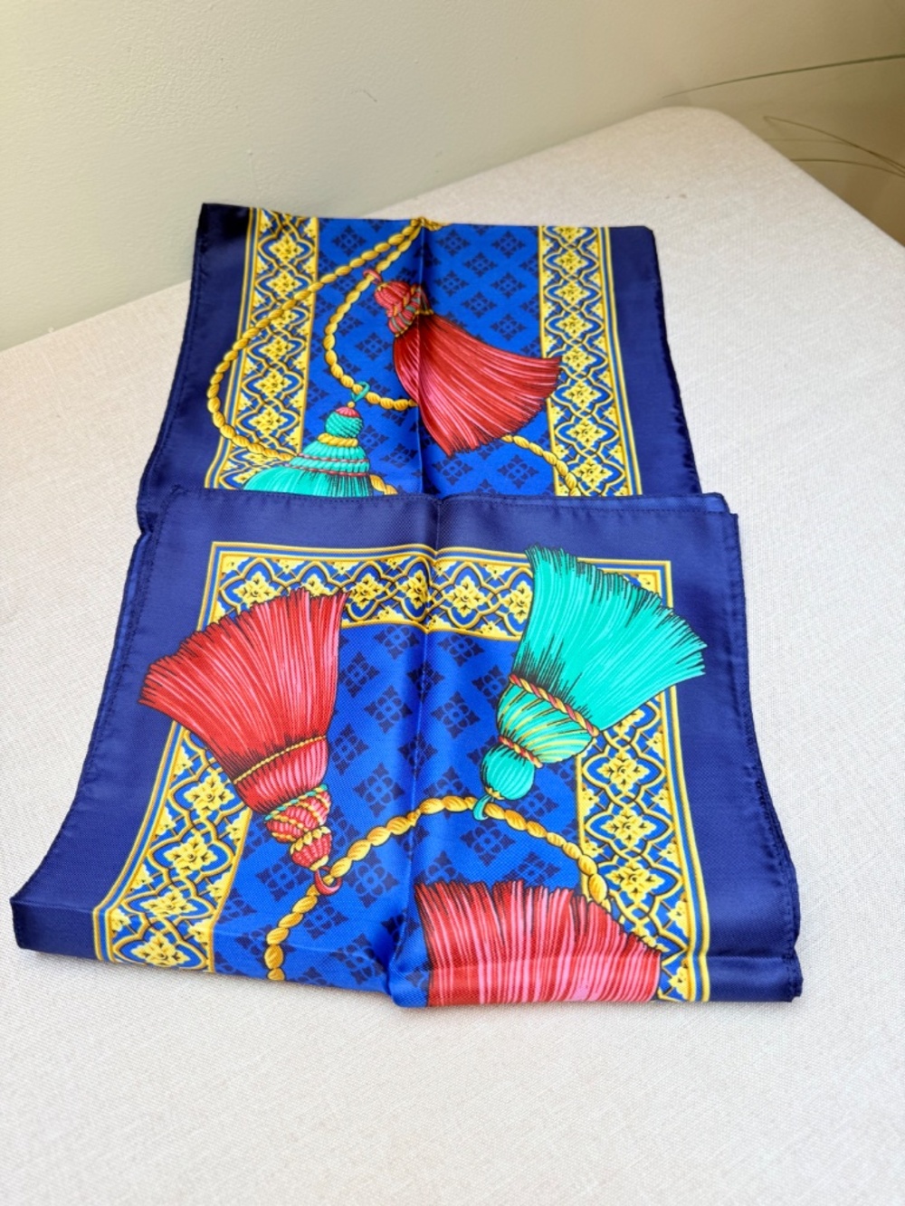 Vintage Avon 1989 Long Tassel Scarf Made in Italy New in Package - Picture 7 of 10